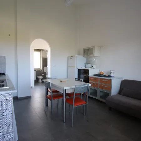Visitsicilia Magenta Mare فيلة